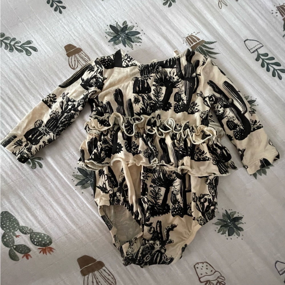 Baby bodysuit